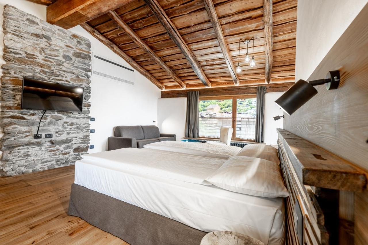 Curt Di Clement Eco Mobility Hotel Tirano Exterior photo